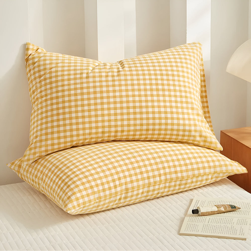 PlaidComfort: Checkered Pillowcase in Classic Design – Easy Care & Decorative for Living Areas (Set of 2)