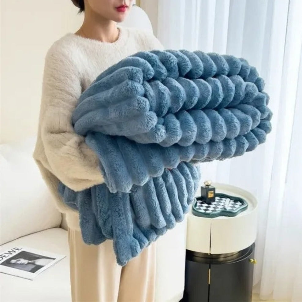 PlushNest: Fluffy Cuddle Blanket with Striped Pattern – Soft Sofa Blanket for Bed & Living Room