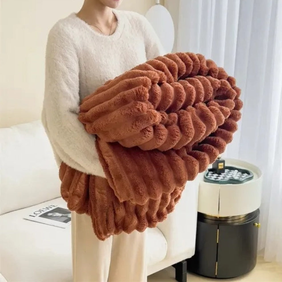 PlushNest: Fluffy Cuddle Blanket with Striped Pattern – Soft Sofa Blanket for Bed & Living Room