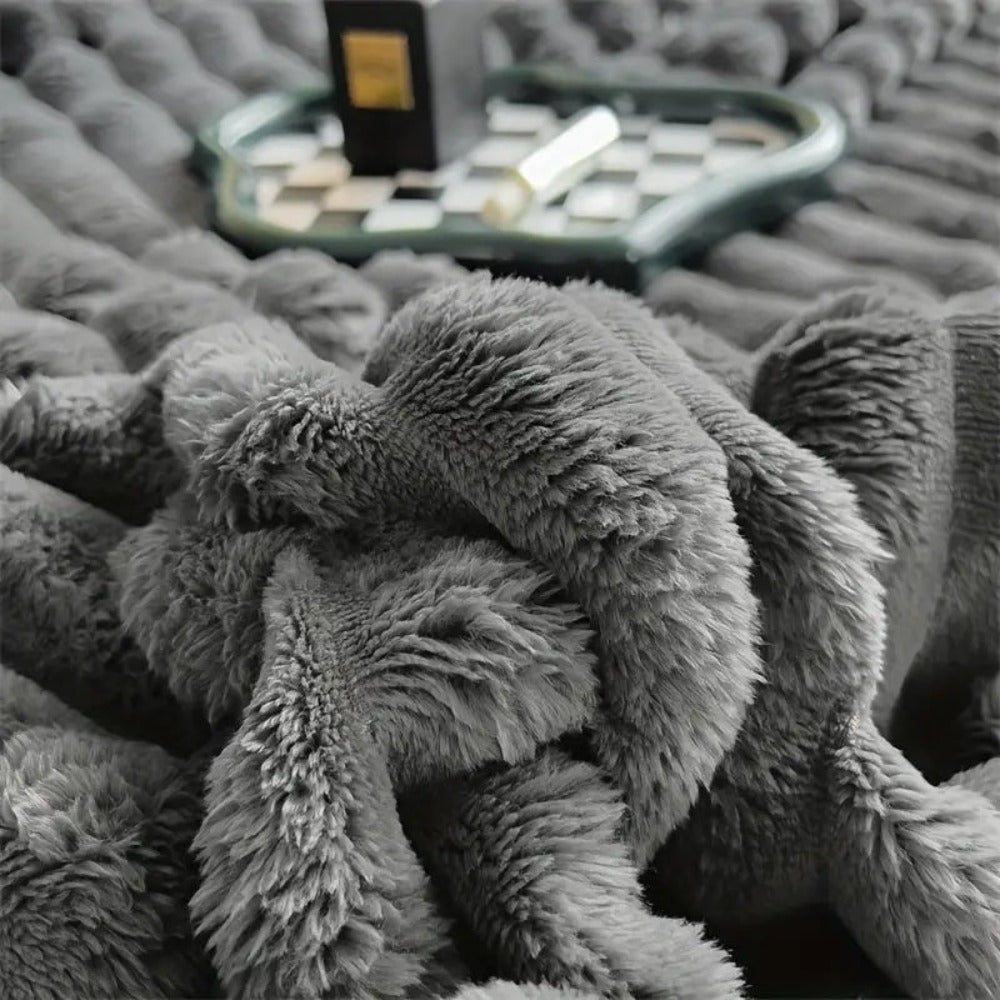 PlushNest: Fluffy Cuddle Blanket with Striped Pattern – Soft Sofa Blanket for Bed & Living Room