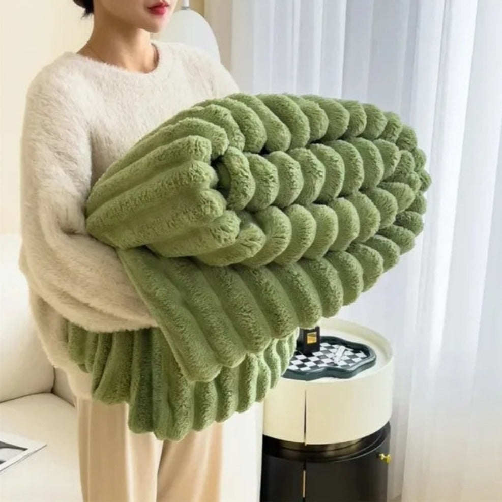PlushNest: Fluffy Cuddle Blanket with Striped Pattern – Soft Sofa Blanket for Bed & Living Room