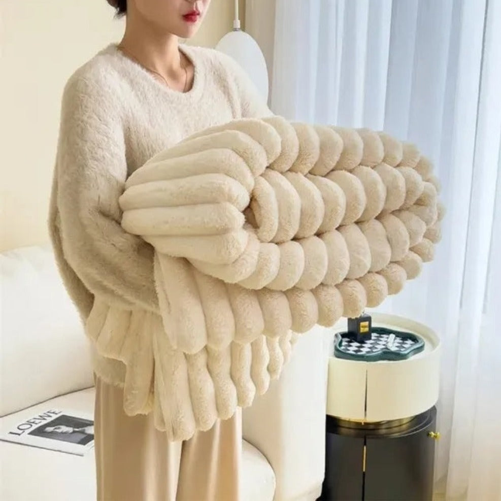 PlushNest: Fluffy Cuddle Blanket with Striped Pattern – Soft Sofa Blanket for Bed & Living Room