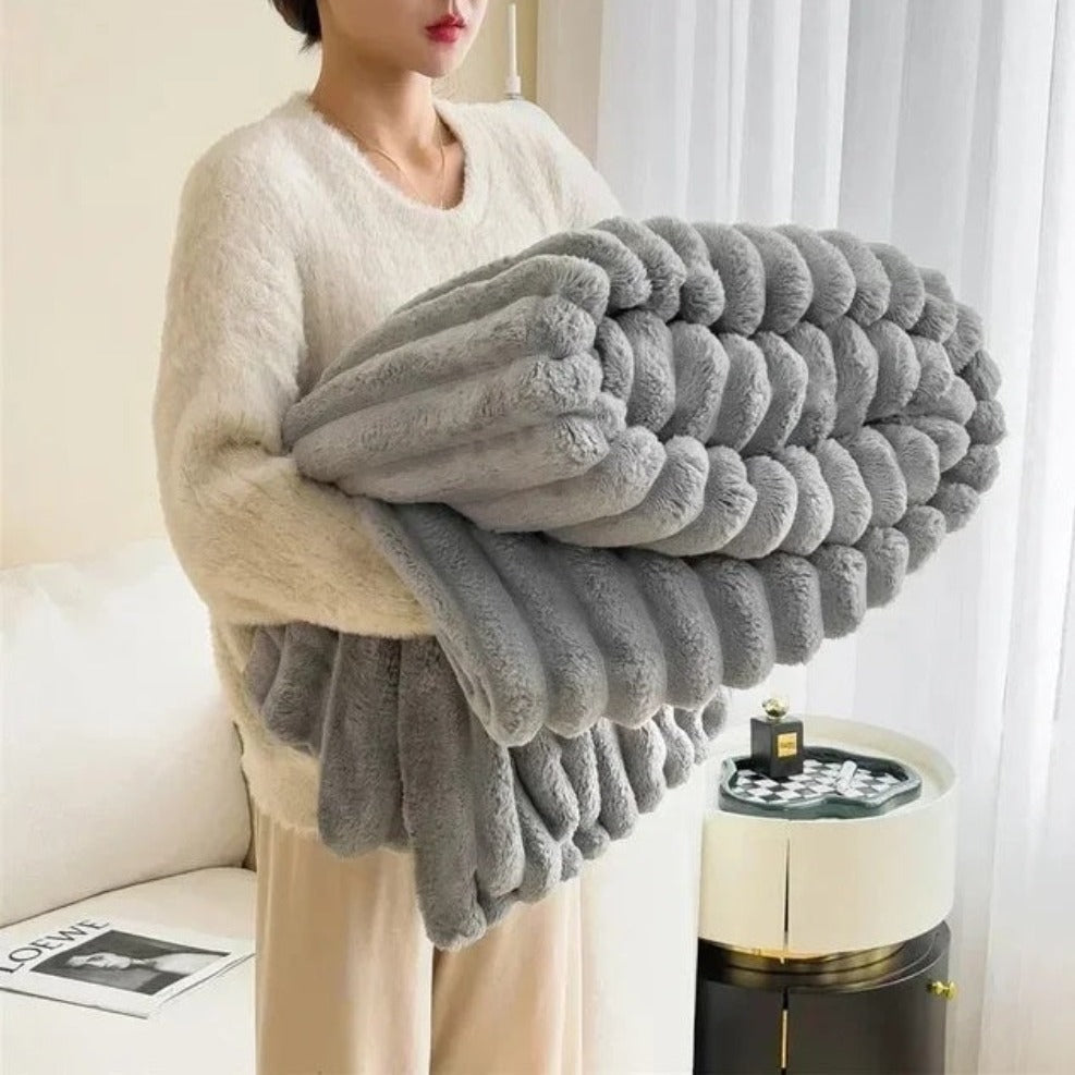 PlushNest: Fluffy Cuddle Blanket with Striped Pattern – Soft Sofa Blanket for Bed & Living Room