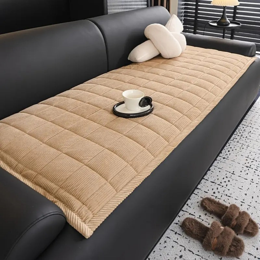Quilted Couch Cover Mat – Soft Microfiber with Non-Slip Backing, Cat Scratch Resistant, Machine Washable, Standard Sofa Size