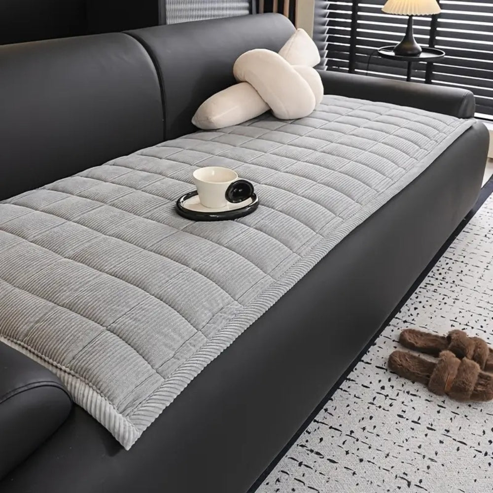 Quilted Couch Cover Mat – Soft Microfiber with Non-Slip Backing, Cat Scratch Resistant, Machine Washable, Standard Sofa Size