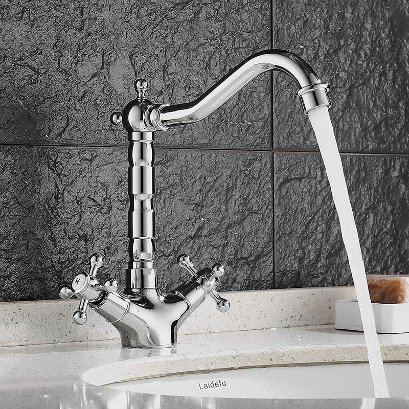 RetroFlow: Vintage Sink Faucet in Antique Design – Stylish Tap for Nostalgic Bathrooms