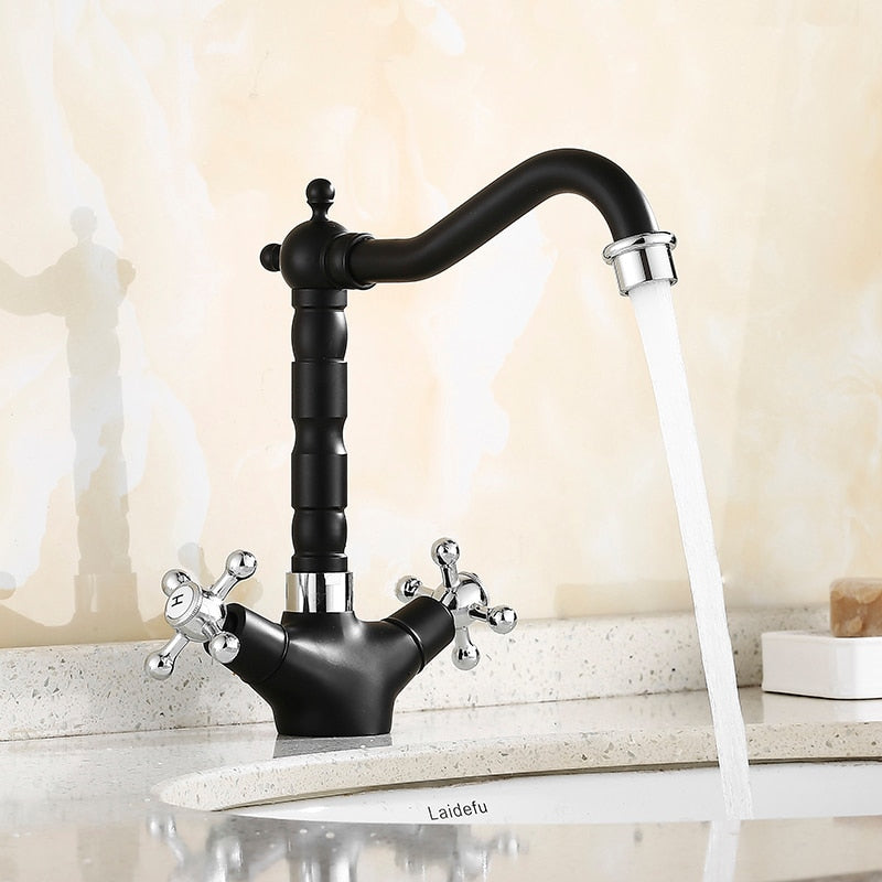 RetroFlow: Vintage Sink Faucet in Antique Design – Stylish Tap for Nostalgic Bathrooms