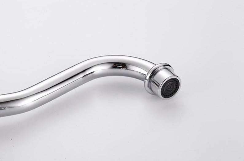 RetroFlow: Vintage Sink Faucet in Antique Design – Stylish Tap for Nostalgic Bathrooms