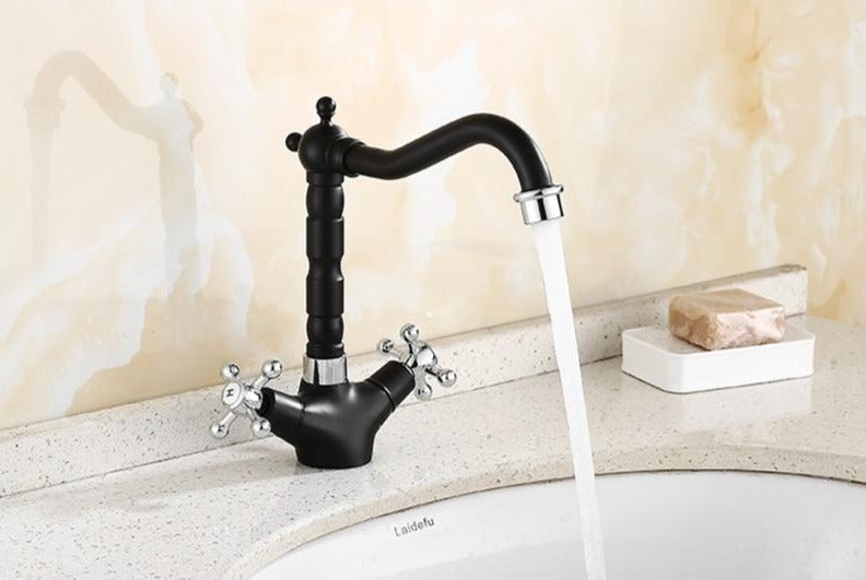 RetroFlow: Vintage Sink Faucet in Antique Design – Stylish Tap for Nostalgic Bathrooms
