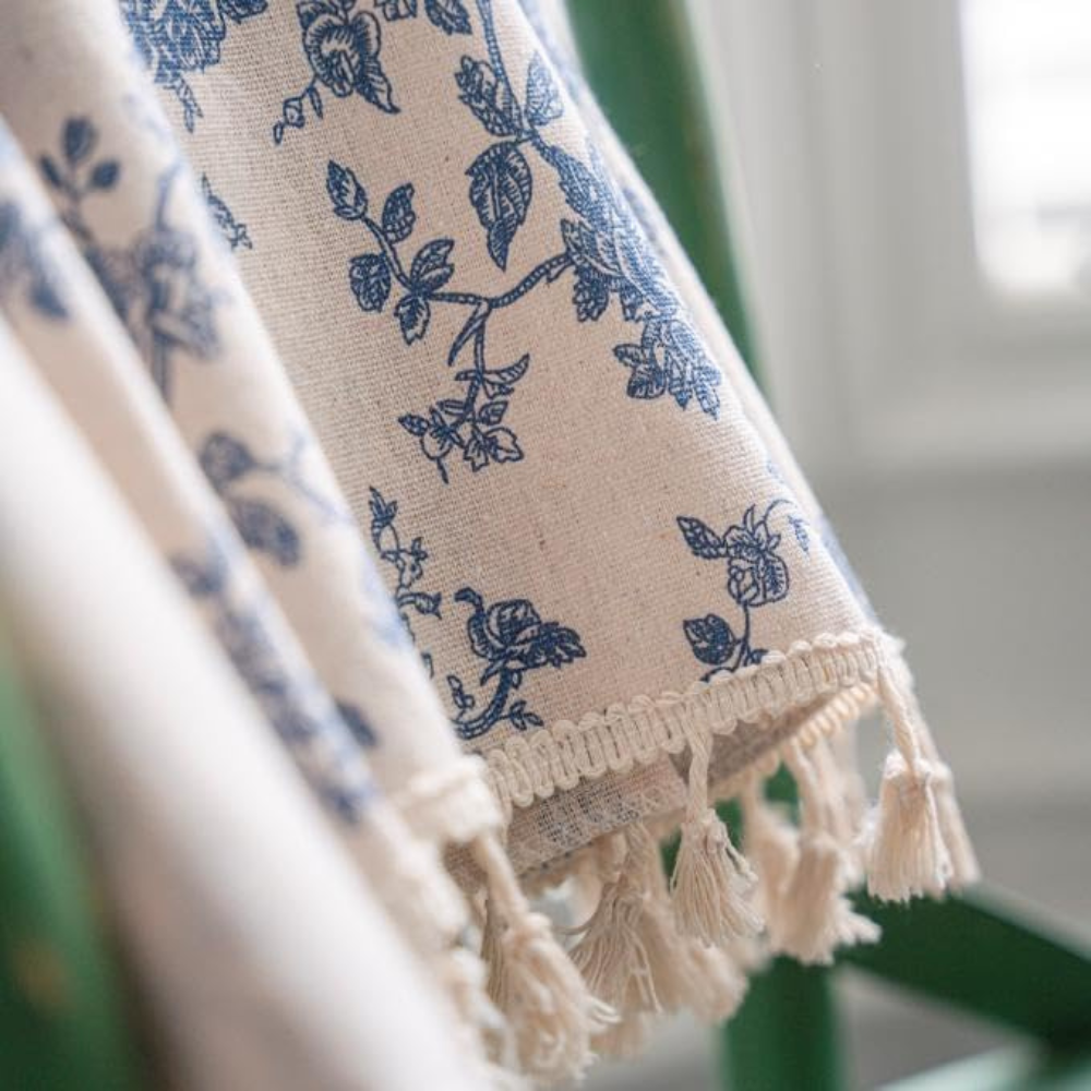 Rose Dream: Curtain with Floral Design in Blue – Elegant & Easy-Care for Living Areas
