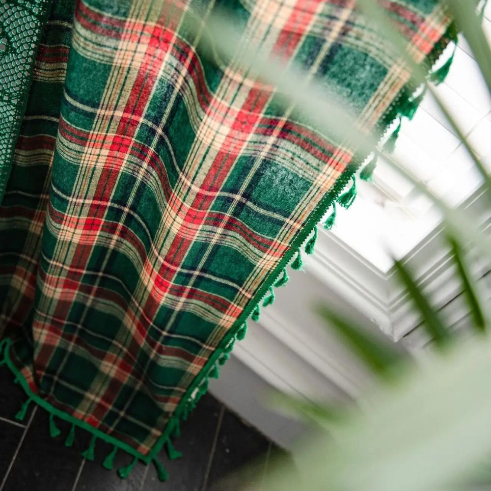 Rustic Tartan: Checked Curtain with Lace Trim – Semi-Transparent & Decorative for Kitchen & Living Room
