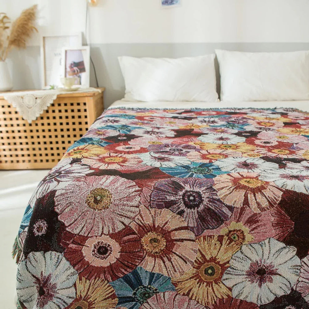 Rustikaura: Cotton blankets in classic floral design with woven texture & charming fringes – for sofa & bed