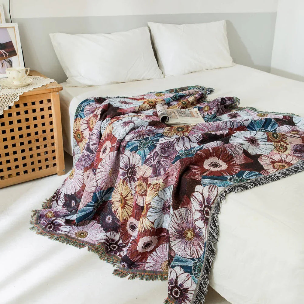 Rustikaura: Cotton blankets in classic floral design with woven texture & charming fringes – for sofa & bed