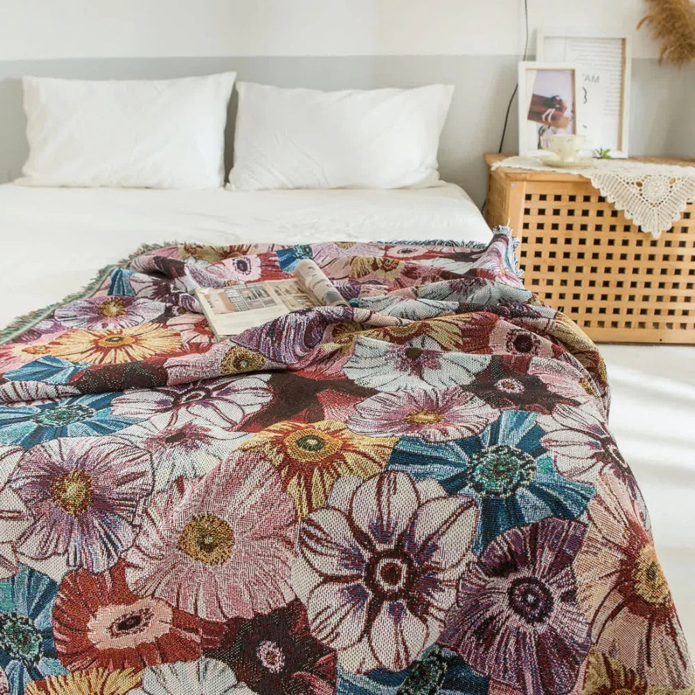 Rustikaura: Cotton blankets in classic floral design with woven texture & charming fringes – for sofa & bed