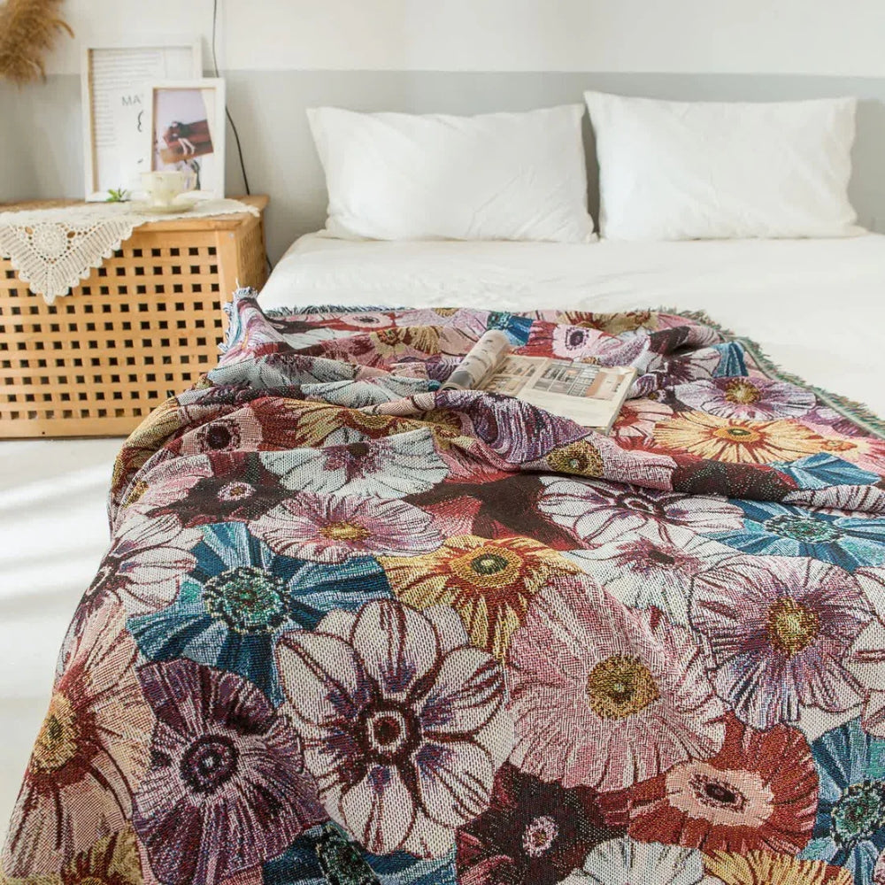 Rustikaura: Cotton blankets in classic floral design with woven texture & charming fringes – for sofa & bed