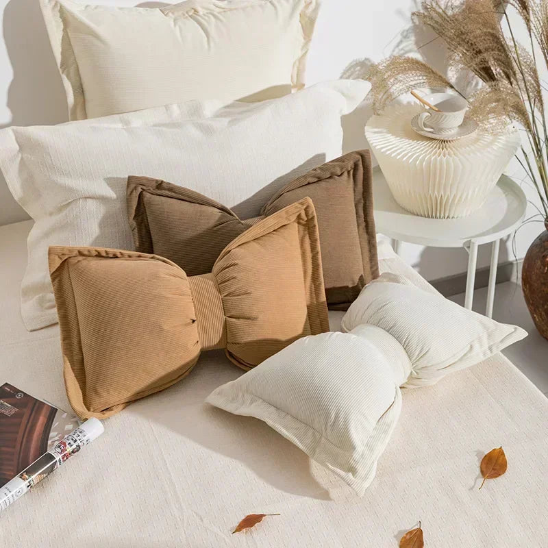 Celestine – Knitted Decorative Pillow With Pom-Poms