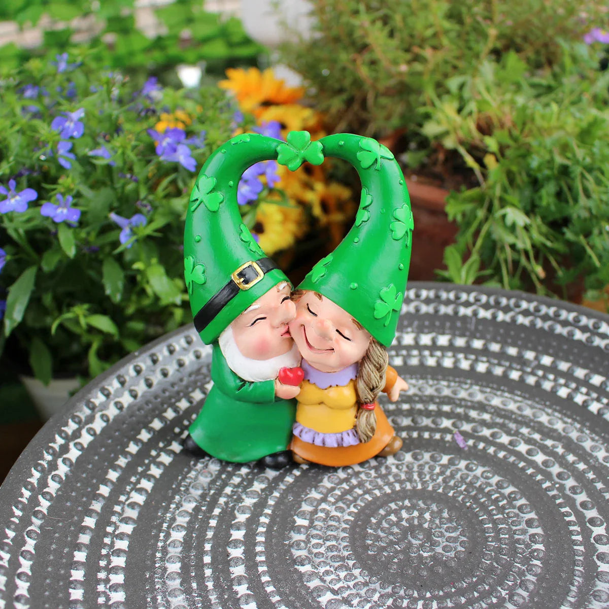 Sabinae - Gnome Figurine Love Couple Handmade from Resin for Garden and Celebration Decoration