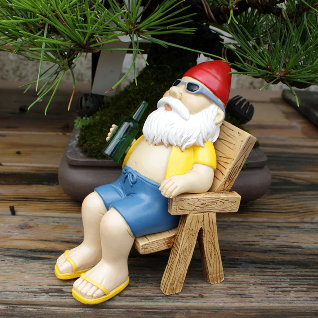 Drusiana - Sunbathing Gnome Figurine Made of Resin with Reclining Chair for Garden Decoration