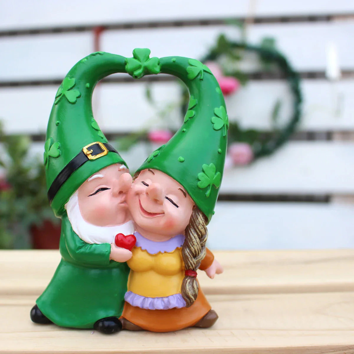 Sabinae - Gnome Figurine Love Couple Handmade from Resin for Garden and Celebration Decoration