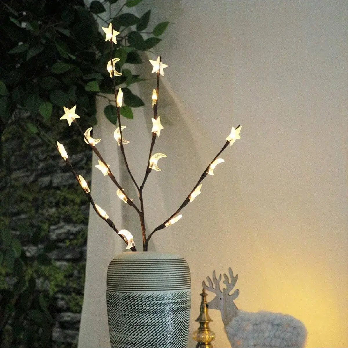 Nyelira – LED Roof Light with Stars and Moons on Battery