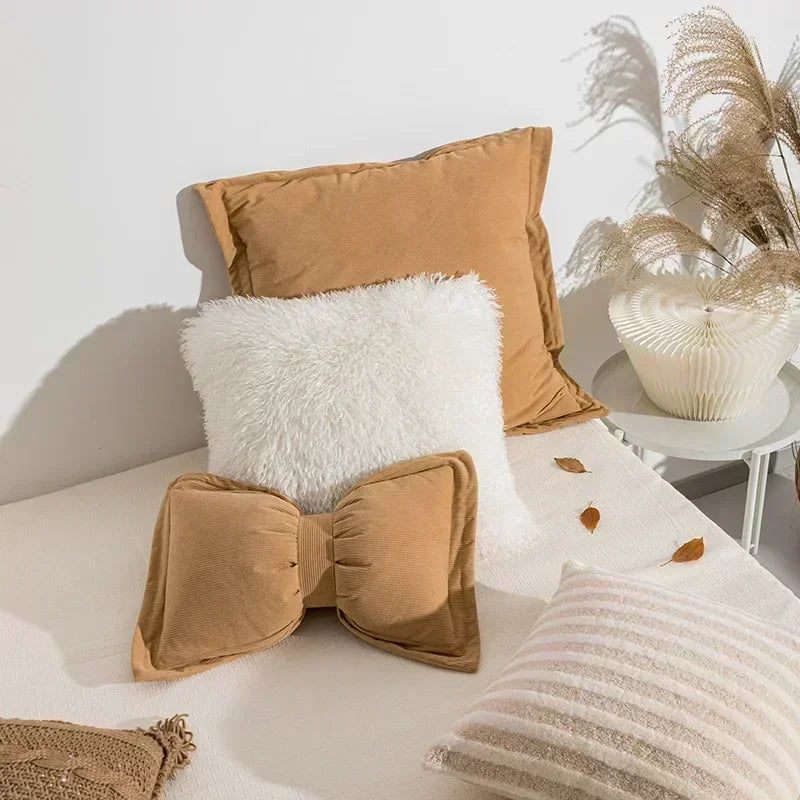 Celestine – Knitted Decorative Pillow With Pom-Poms