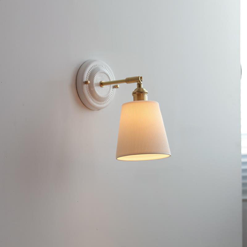 Classic Vintage Round Ceramic and Brass 1-Light Wall Sconce for Living Room