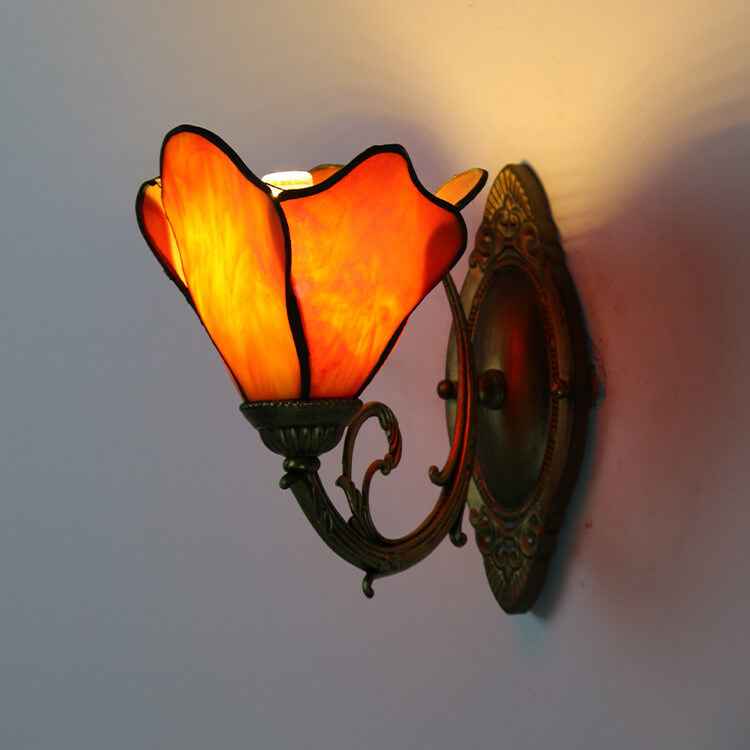 Classic Tiffany Petals Stained Glass Wall Sconce Lamp with Single Light