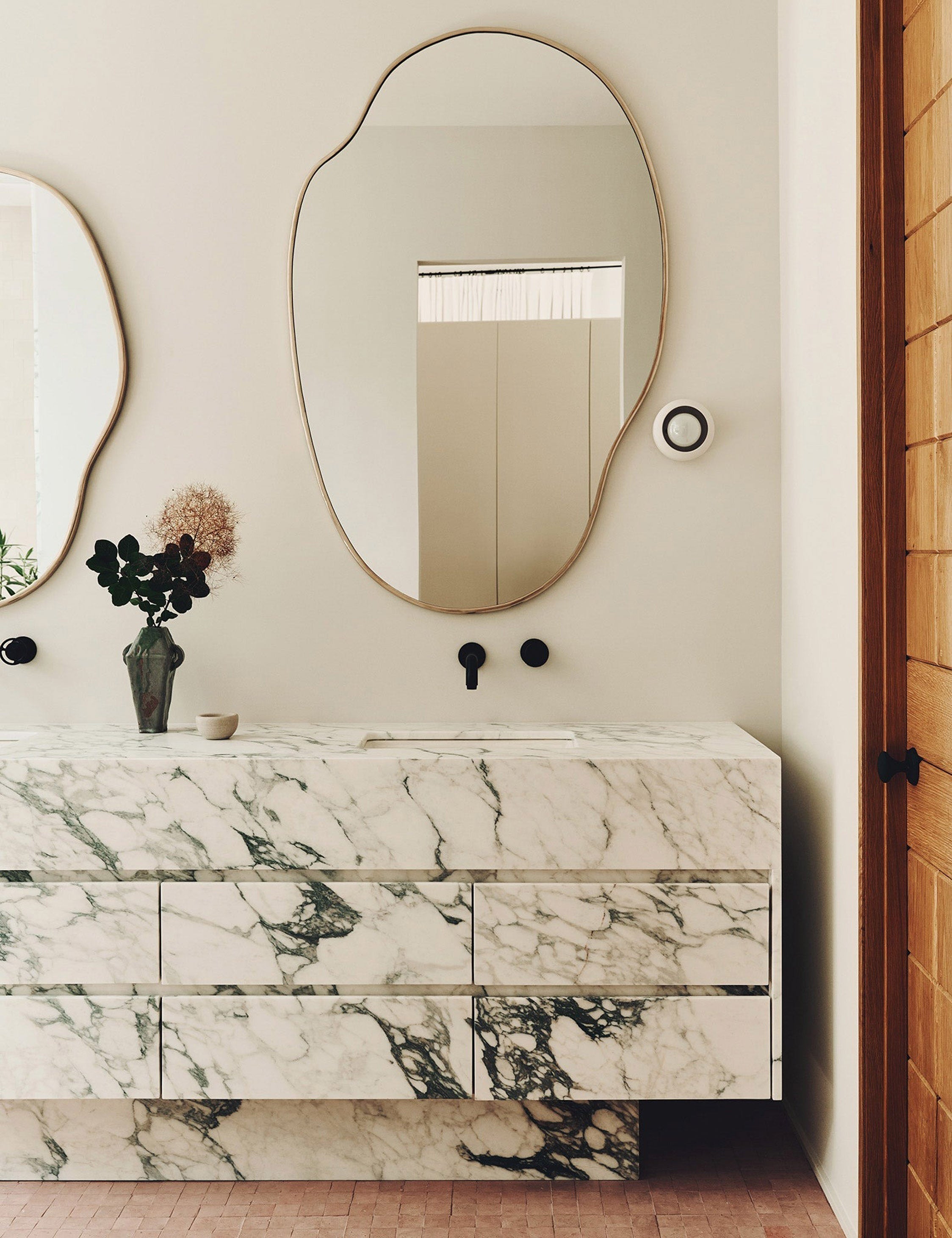 Pivo Puddle Mirror | Slim Frame, Organic Shape