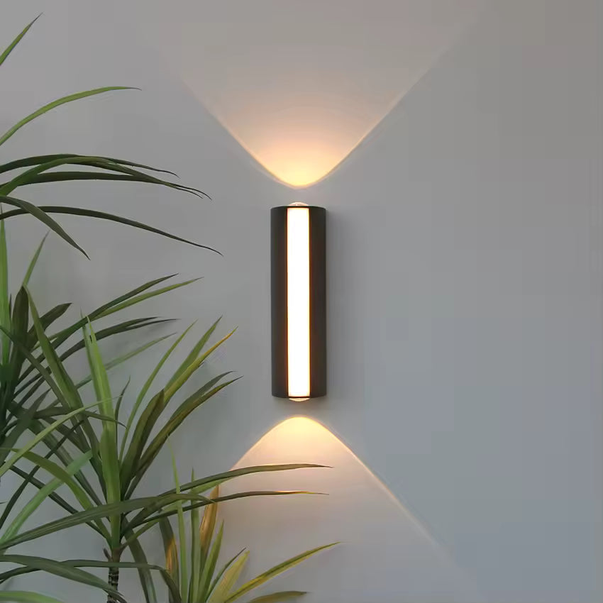 Aequr Outdoor Wall Lamp | Modern Aluminium, IP54 Weatherproof