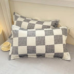 SchlossTraum: Checkered Duvet Cover Set – Modern, Breathable & Decorative with Black-Cream Pattern for Bedroom