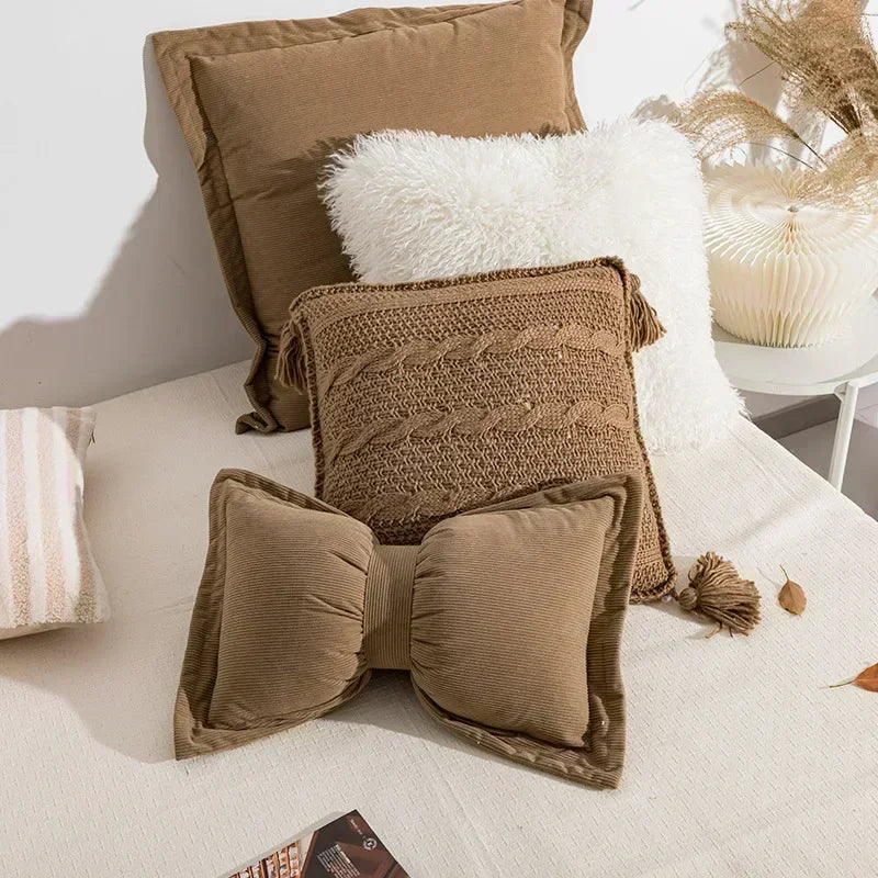 Celestine – Knitted Decorative Pillow With Pom-Poms