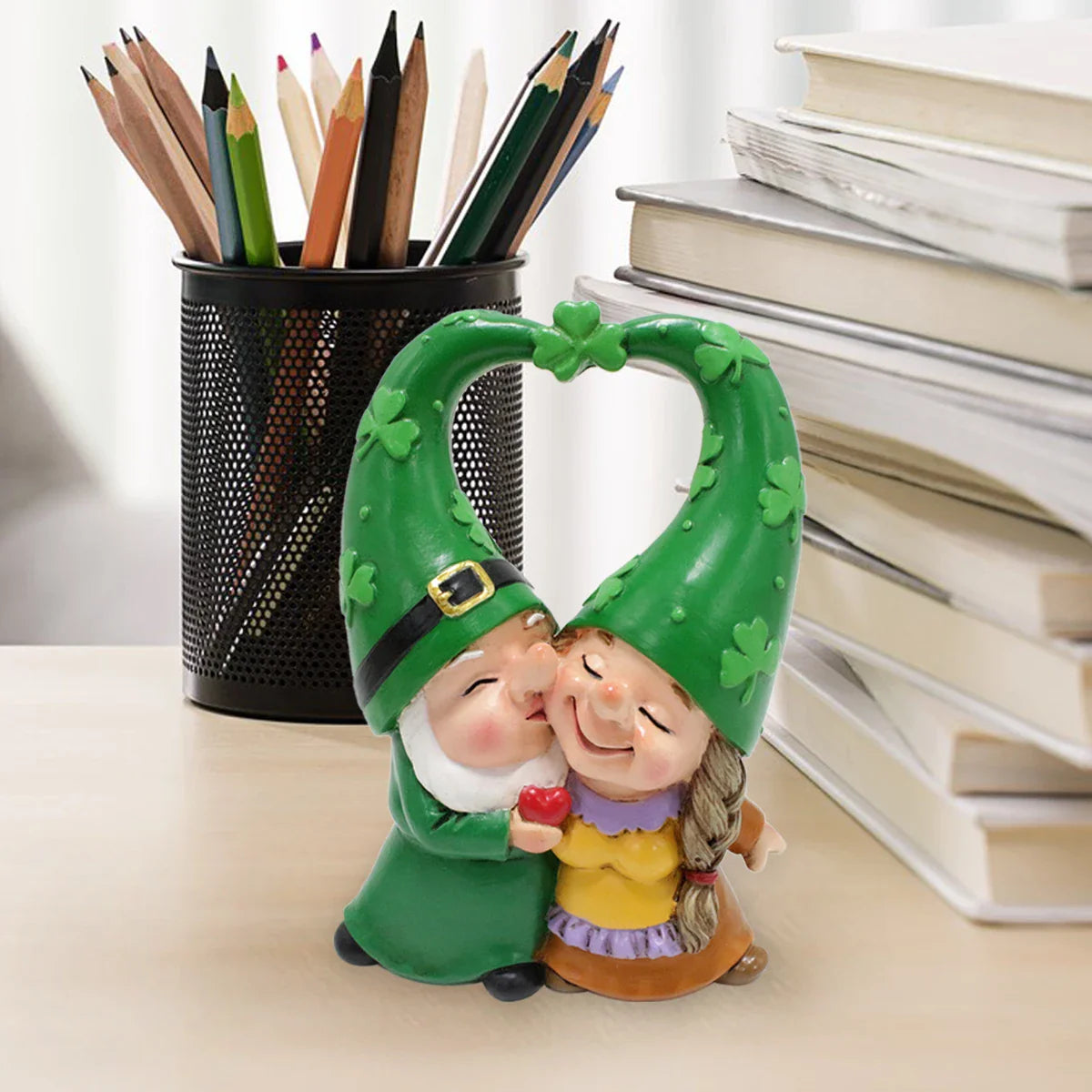 Sabinae - Gnome Figurine Love Couple Handmade from Resin for Garden and Celebration Decoration