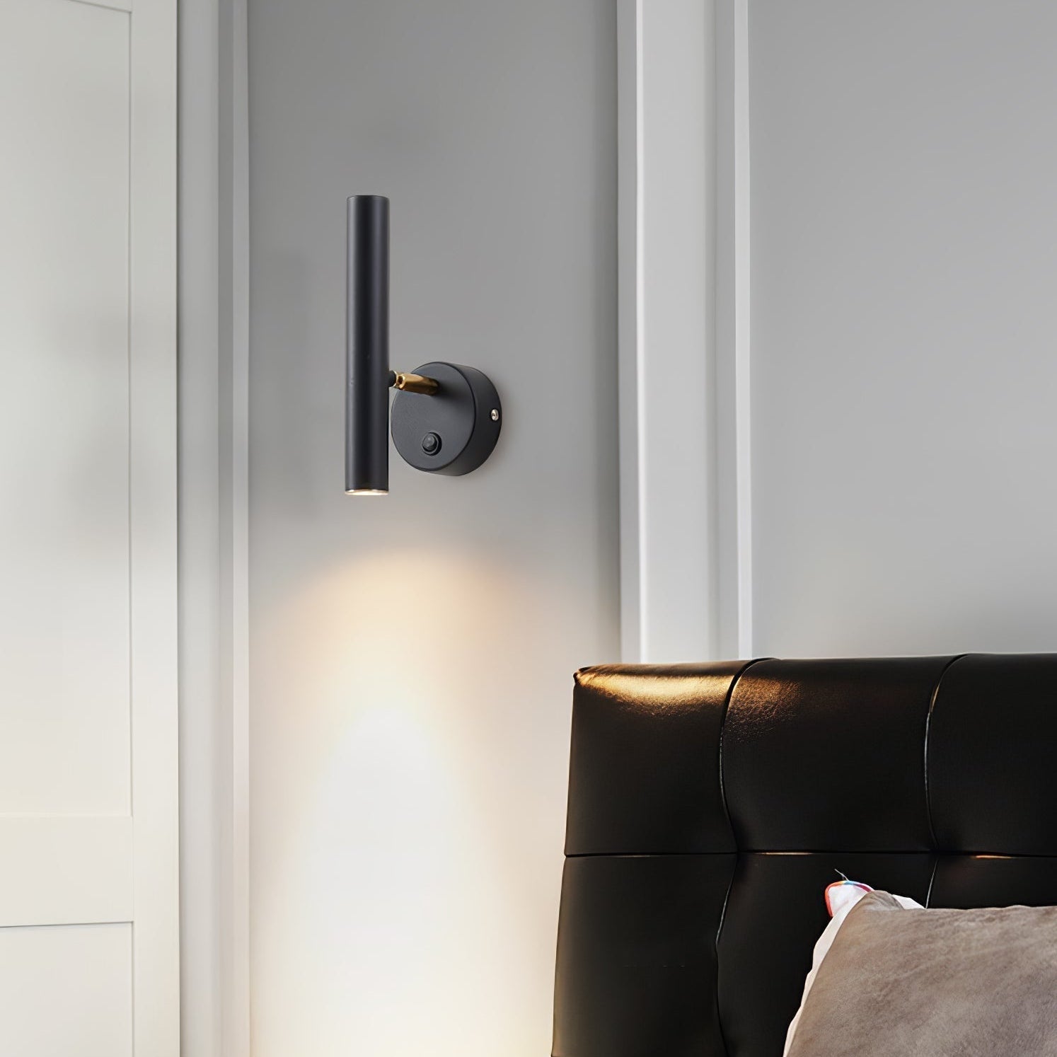 Slender Adjustable Wall Lamp with Integrated LED, Black Finish – Modern Sconce Light for Indoor Spaces