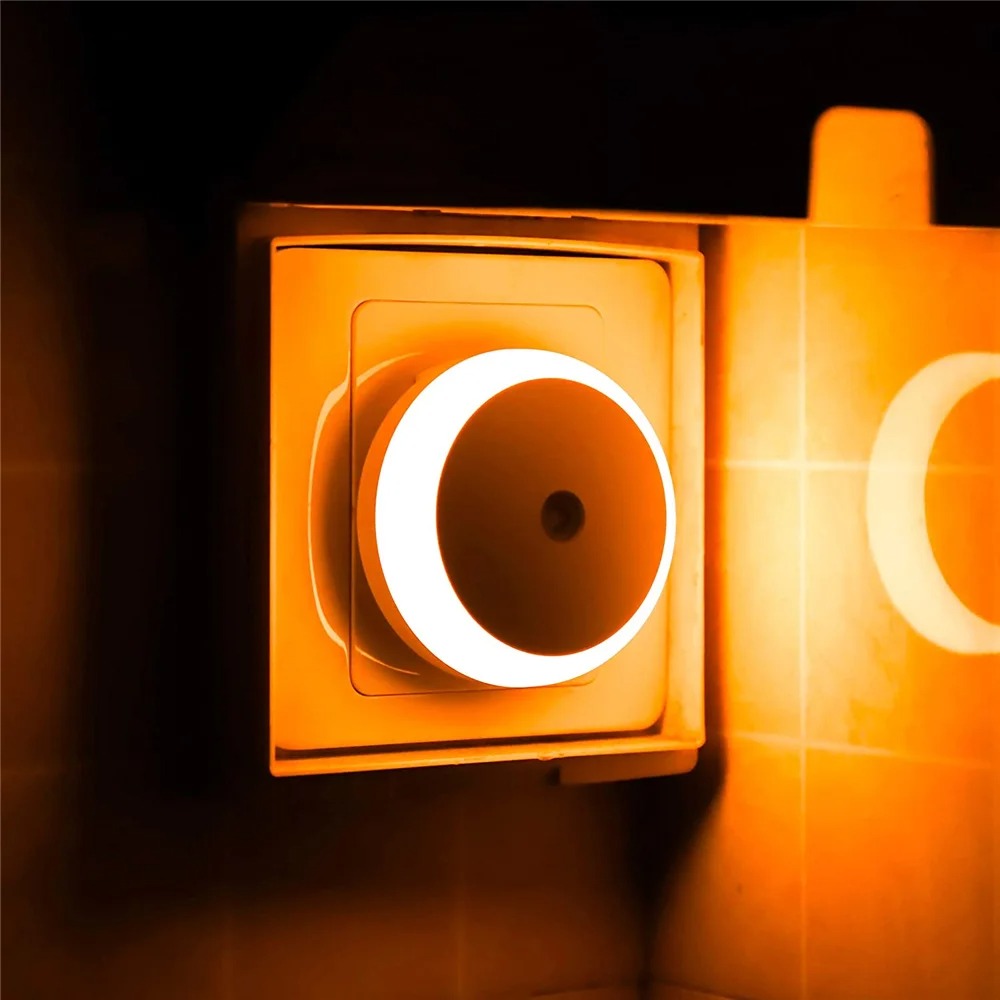 Smart Sensor LED Night Light – Motion Sensor Plug-In Wall Lamp with Soft White Glow for Hallways and Bedrooms