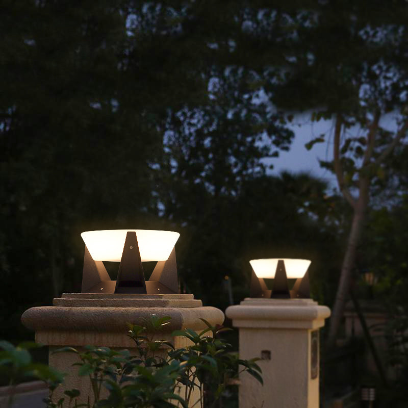 SolarGlanz: Elegant Solar-Powered Outdoor Light – Stylish Illumination for Garden & Terrace