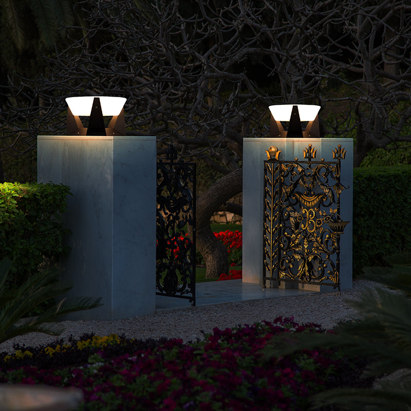 SolarGlanz: Elegant Solar-Powered Outdoor Light – Stylish Illumination for Garden & Terrace