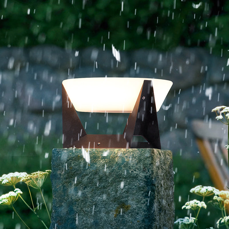 SolarGlanz: Elegant Solar-Powered Outdoor Light – Stylish Illumination for Garden & Terrace
