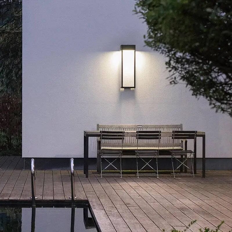 SolaraLux: Modern Outdoor Wall Light with Solar Panel – Stylish LED Lighting for Garden & Terrace