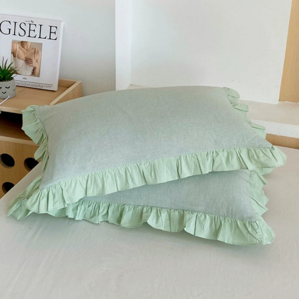 SpitzeLuxe: Pillowcase with Ruffles & Lace in Classic Stripe Look – Elegant & Durable (Set of 2)