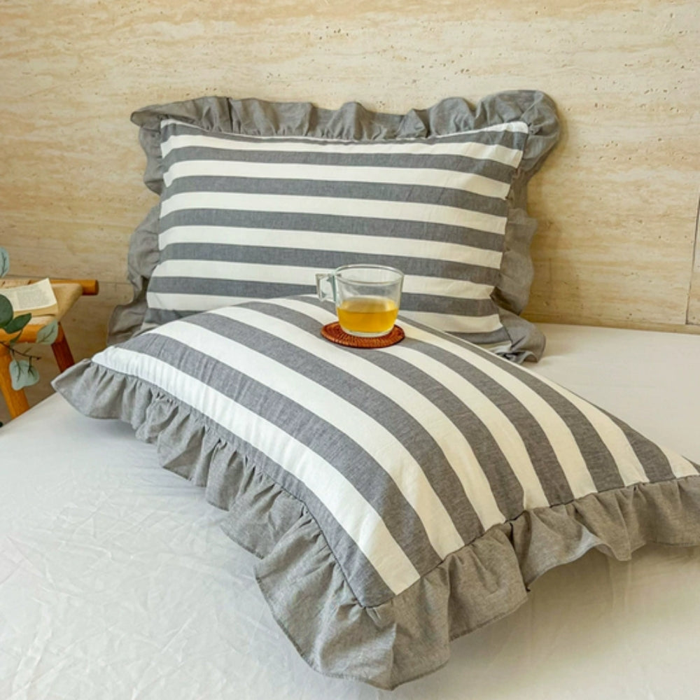 SpitzeLuxe: Pillowcase with Ruffles & Lace in Classic Stripe Look – Elegant & Durable (Set of 2)