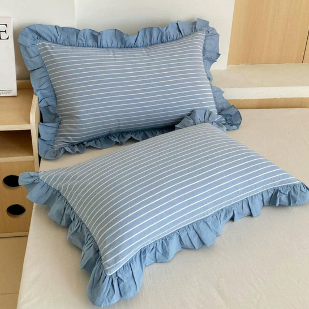 SpitzeLuxe: Pillowcase with Ruffles & Lace in Classic Stripe Look – Elegant & Durable (Set of 2)