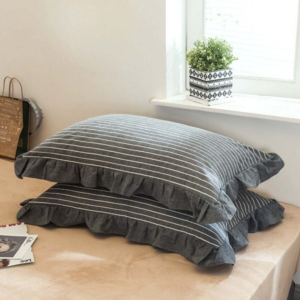 SpitzeLuxe: Pillowcase with Ruffles & Lace in Classic Stripe Look – Elegant & Durable (Set of 2)