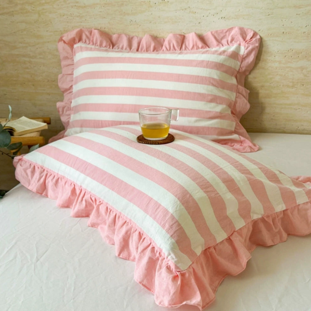 SpitzeLuxe: Pillowcase with Ruffles & Lace in Classic Stripe Look – Elegant & Durable (Set of 2)