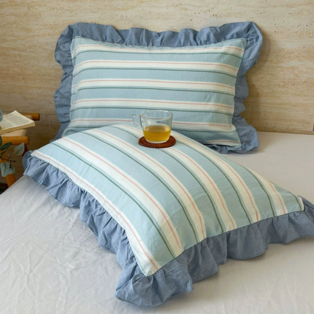 SpitzeLuxe: Pillowcase with Ruffles & Lace in Classic Stripe Look – Elegant & Durable (Set of 2)