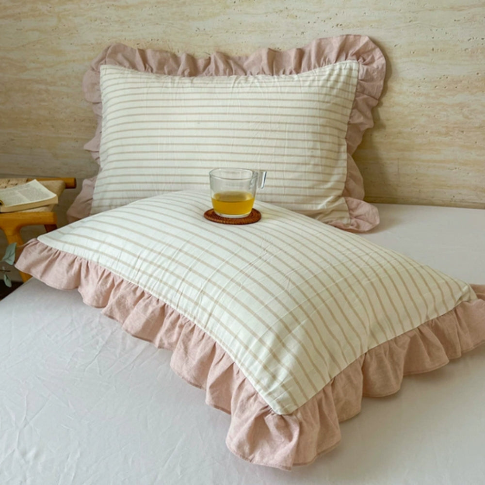 SpitzeLuxe: Pillowcase with Ruffles & Lace in Classic Stripe Look – Elegant & Durable (Set of 2)