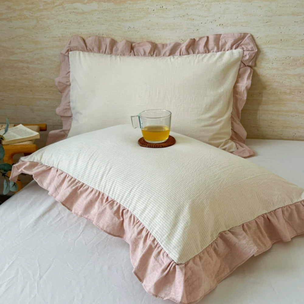 SpitzeLuxe: Pillowcase with Ruffles & Lace in Classic Stripe Look – Elegant & Durable (Set of 2)
