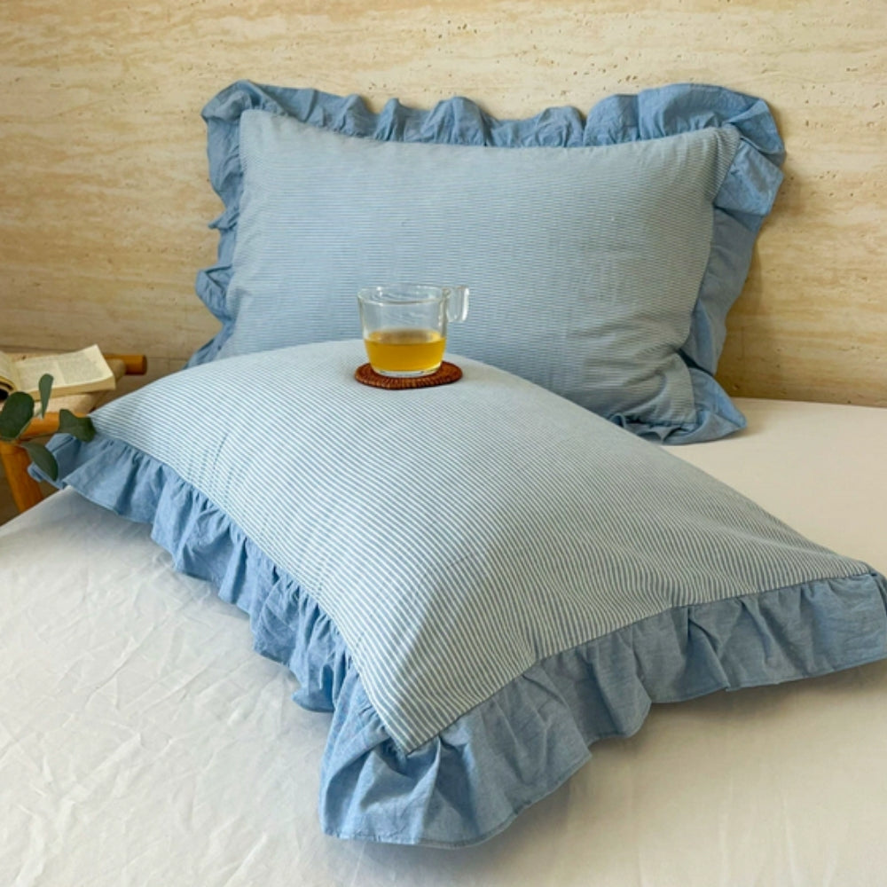 SpitzeLuxe: Pillowcase with Ruffles & Lace in Classic Stripe Look – Elegant & Durable (Set of 2)