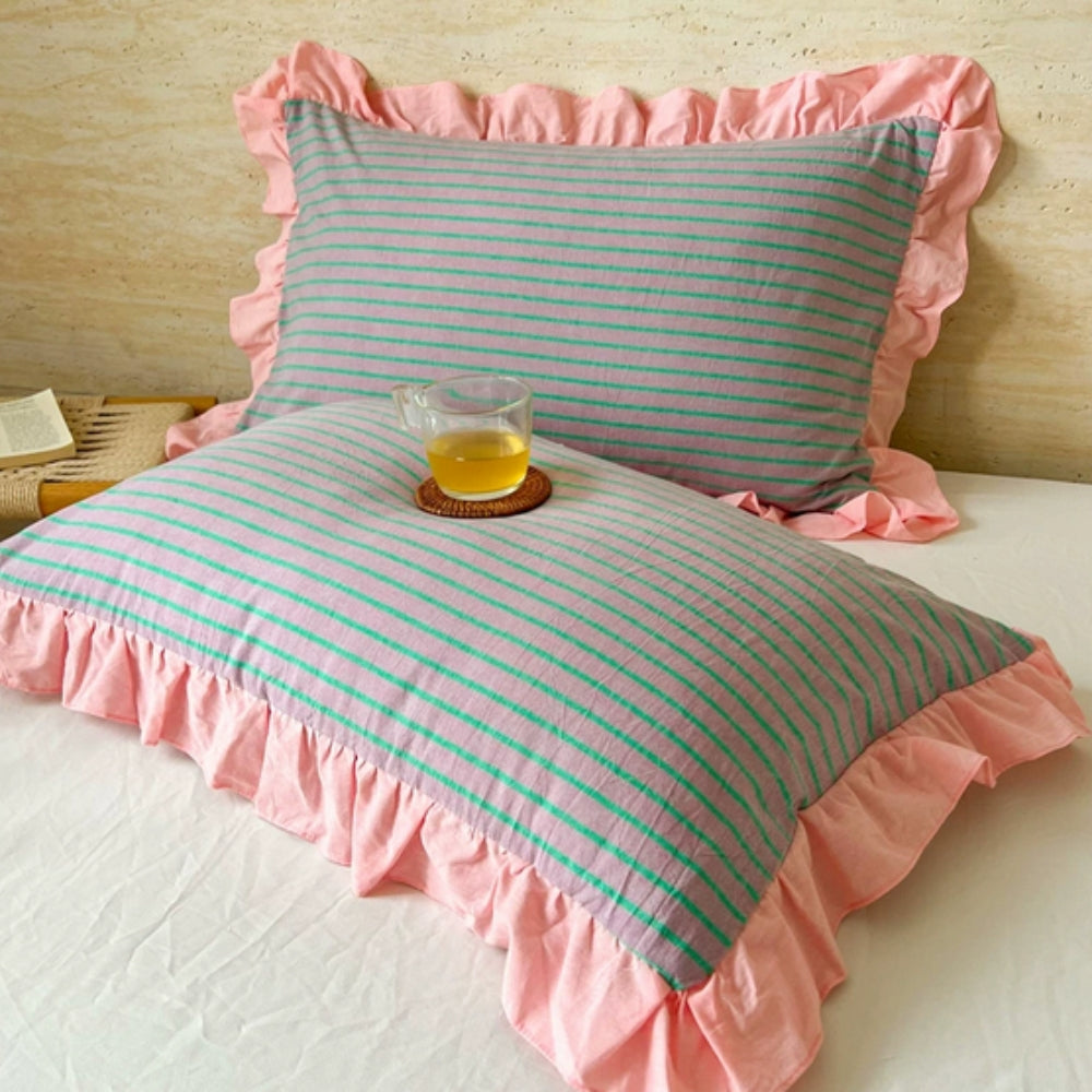 SpitzeLuxe: Pillowcase with Ruffles & Lace in Classic Stripe Look – Elegant & Durable (Set of 2)