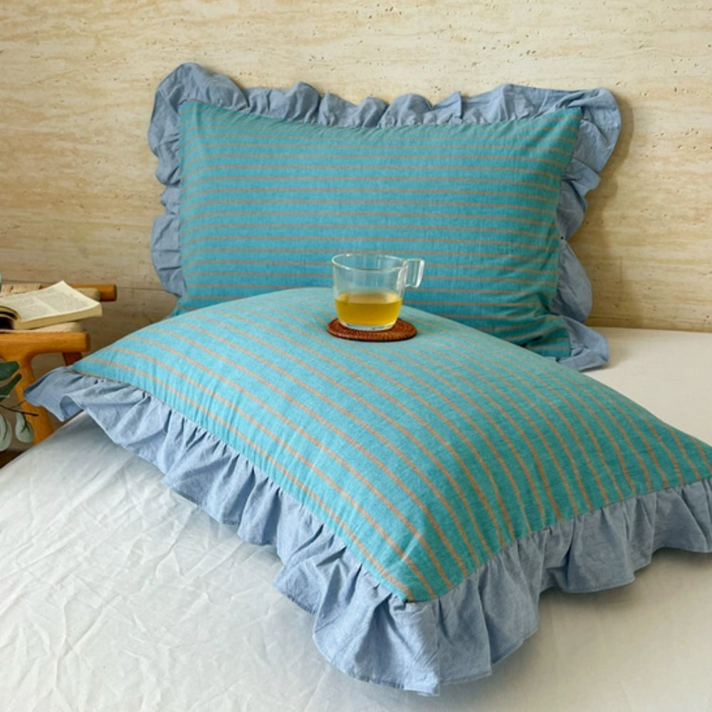 SpitzeLuxe: Pillowcase with Ruffles & Lace in Classic Stripe Look – Elegant & Durable (Set of 2)