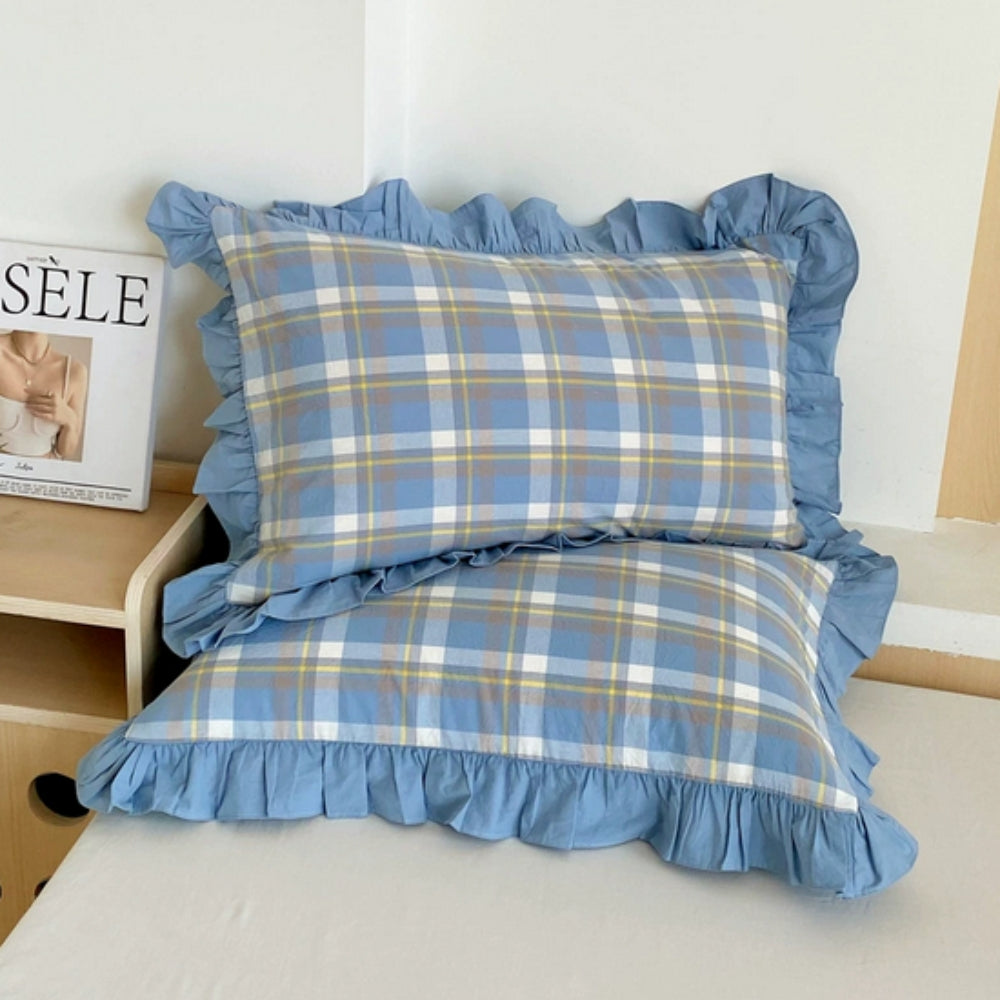 SpitzeLuxe: Pillowcase with Ruffles & Lace in Classic Stripe Look – Elegant & Durable (Set of 2)